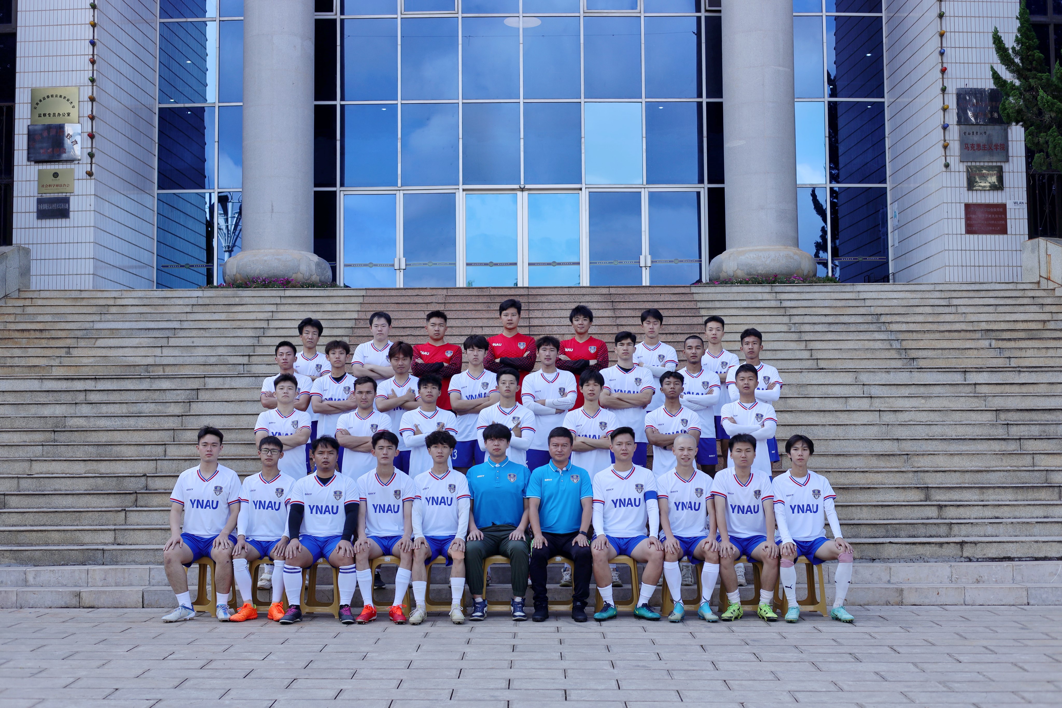 学校举行校园组足球队2019级球员退役仪式-体育学院